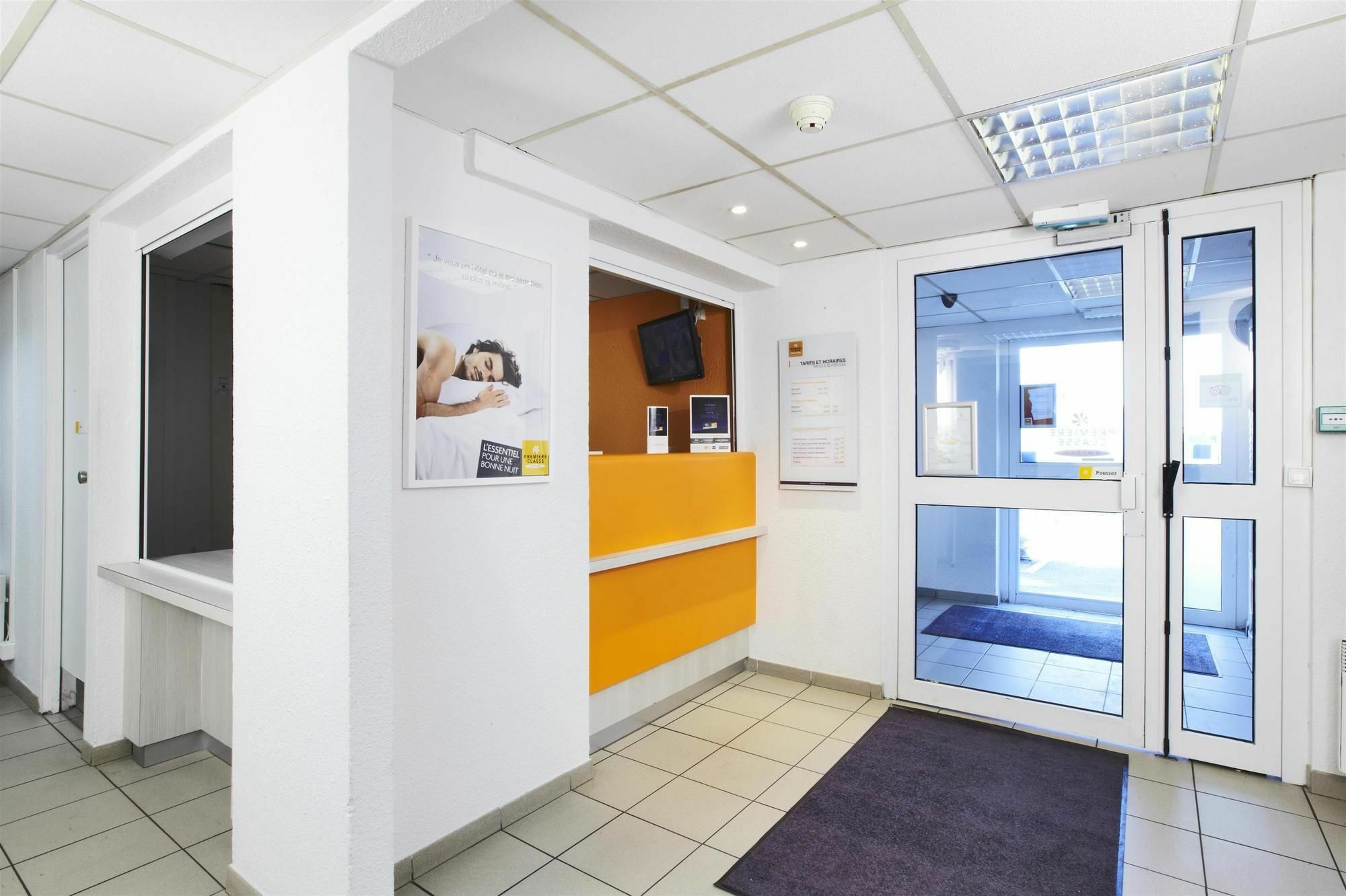 ホテル プレミア クラッセ モントルイユ エクステリア 写真 Reception area