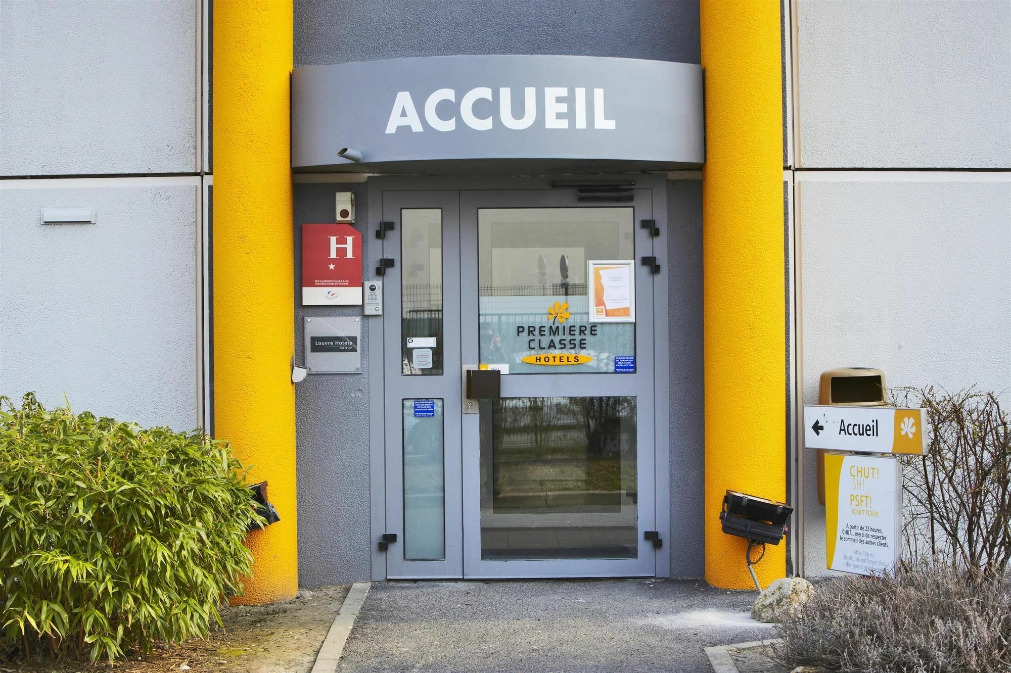 ホテル プレミア クラッセ モントルイユ エクステリア 写真 Entrance of the airport