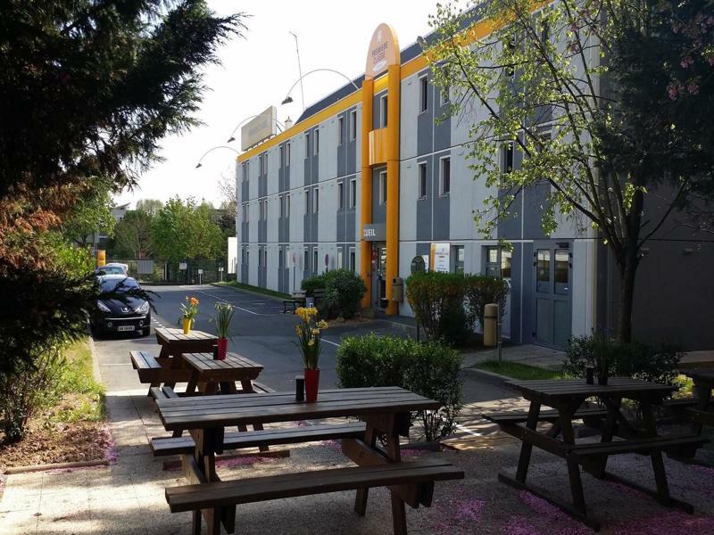 ホテル プレミア クラッセ モントルイユ エクステリア 写真 The hostel in 2014