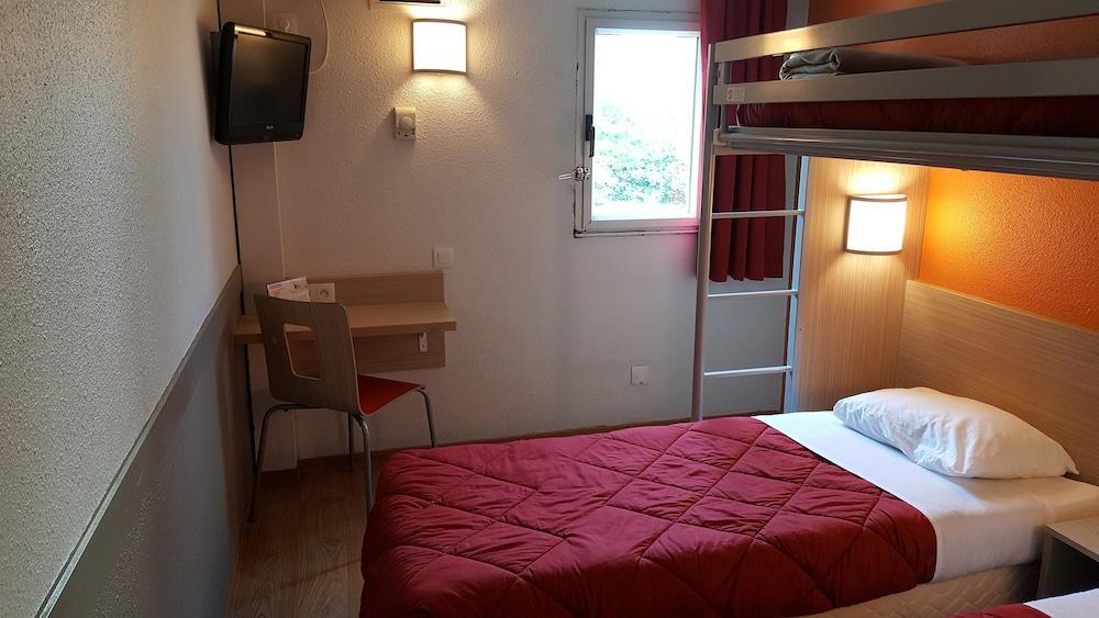 ホテル プレミア クラッセ モントルイユ エクステリア 写真 A typical room at a B&B